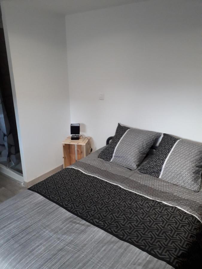 Les Tremieres Bed & Breakfast Saint-Paul-des-Fonts ภายนอก รูปภาพ